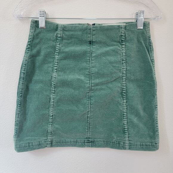 Newbury Kustom Curduroy Green Skirt Size Medium Preppy Academia Punk - Picture 7 of 7